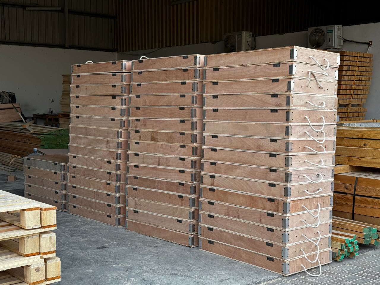 Reinforced plywood export crate with corner brackets
